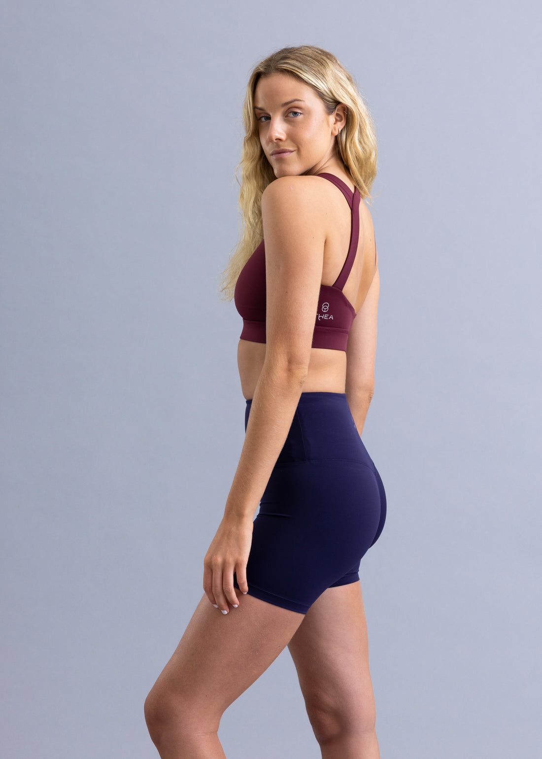 Legging Lada Navy / Cortas, Lisas con Bolsillo Trasero y Sin Costura Frontal