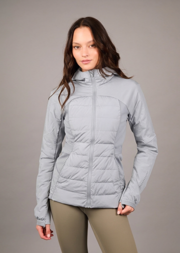 Parka Deportiva Nikkal Light Grey con Capucha y Paneles Acolchados