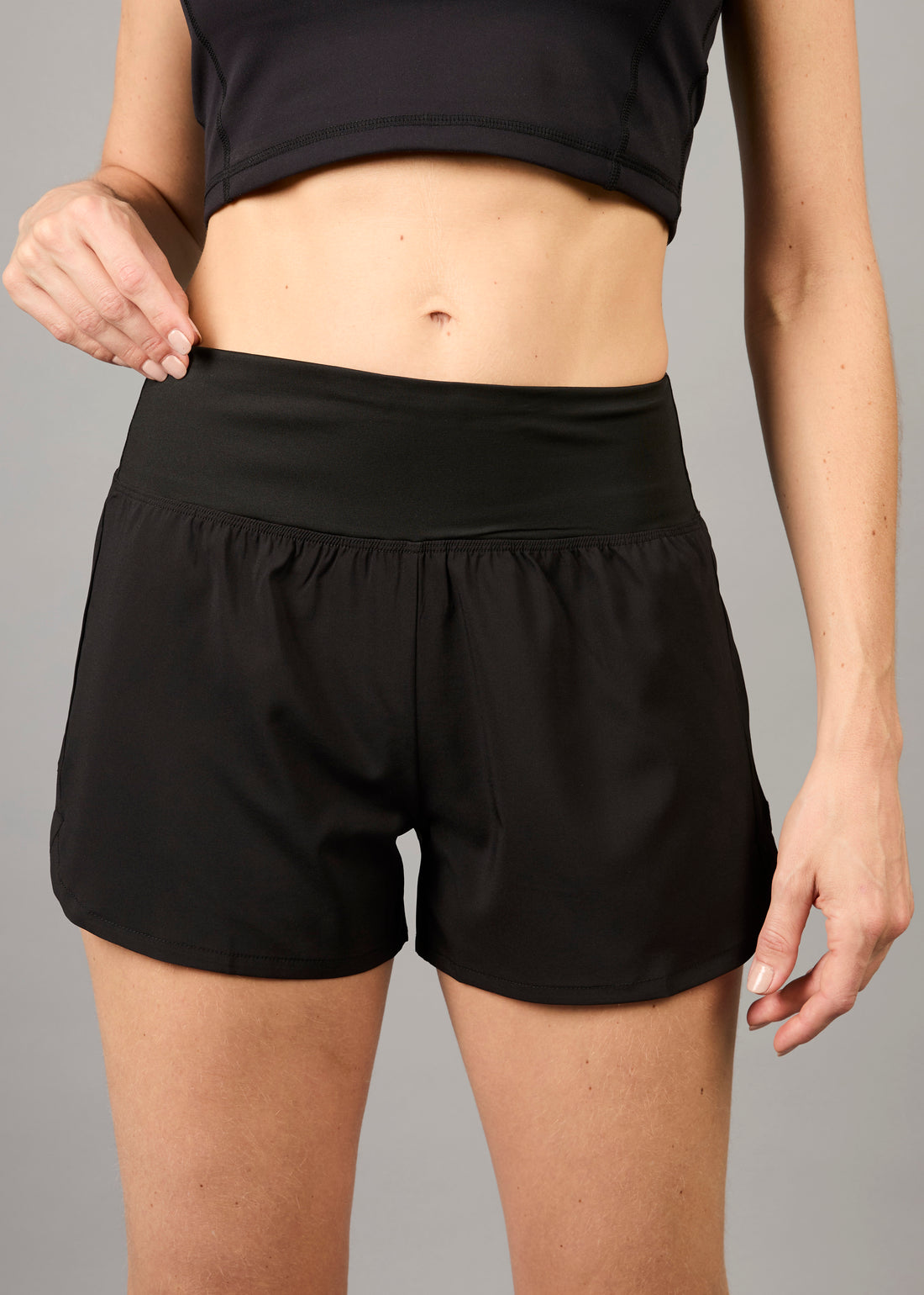 Short Corto Con Pretina Alta Atea Black